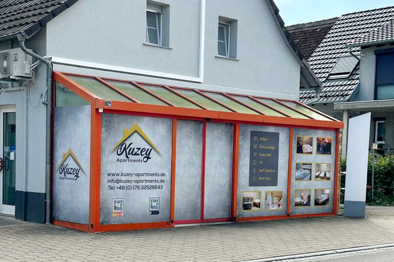 Mockup - Schaufenster - Kuzey Apartments